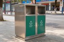 戶外街道兩分類不銹鋼垃圾箱，讓環(huán)保與美學(xué)并行