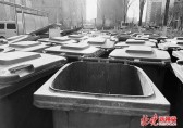 北京小區(qū)物業(yè)垃圾桶堵門，以新?lián)Q舊是好事，掃尾工作也要落實