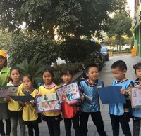 繪海報(bào)、走社區(qū) 杭州伢兒們挨家挨戶宣傳環(huán)保理念