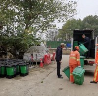 馬池墩社區(qū)更換分類垃圾桶，助力文明城市創(chuàng)建