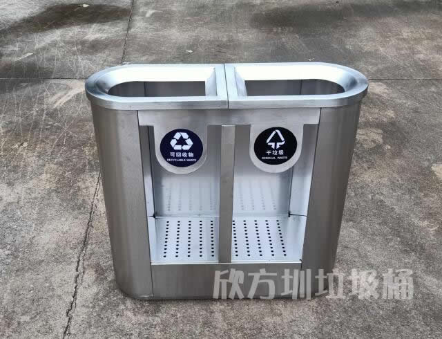 學(xué)校班級里的分類垃圾桶